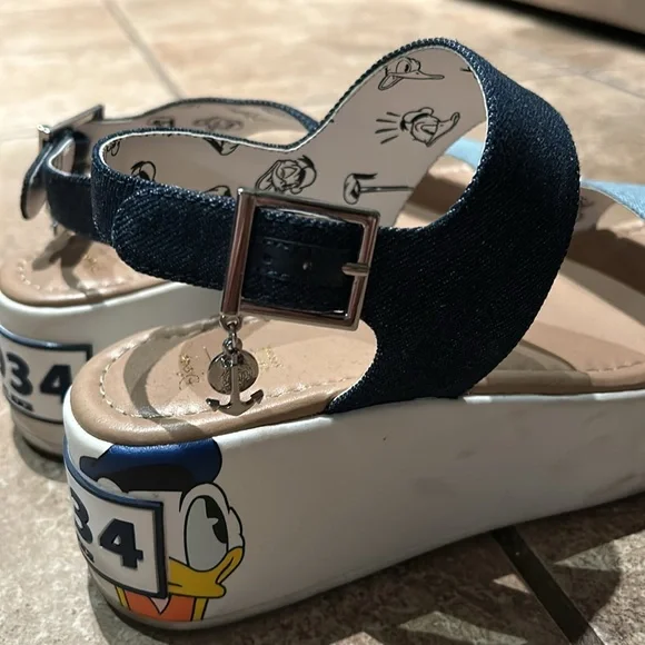 Spring Donald Duck sandals - Picture 7 of 9